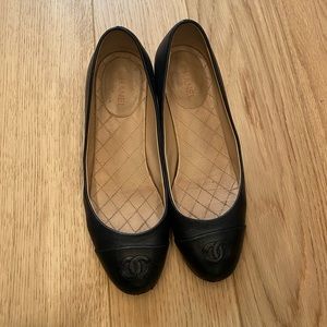 Chanel cap-toe pump navy and black